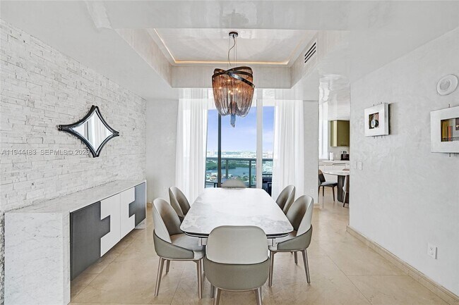 Building Photo - 15901 Collins Ave