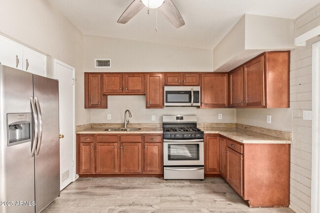 Building Photo - 7045 E Wilshire Dr