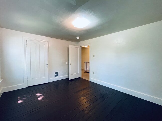 Building Photo - Spacious 3 Bedroom home FOR RENT in Bridge...