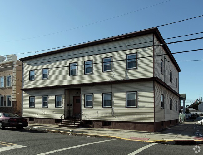 Primary Photo - 554 4th Ave