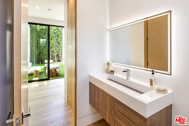 Building Photo - 14822 Hesby St