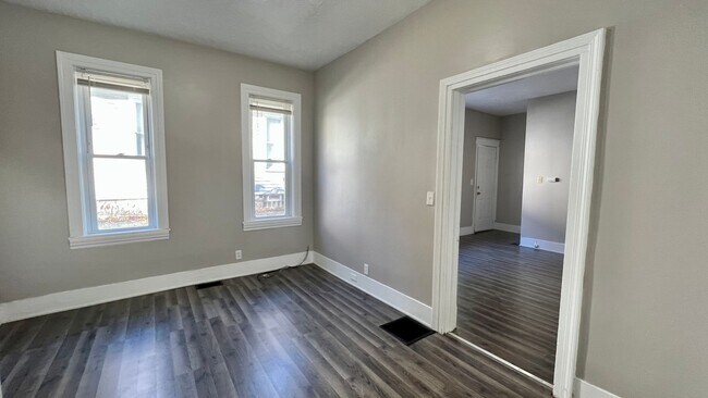 Building Photo - 860 Tenth NW