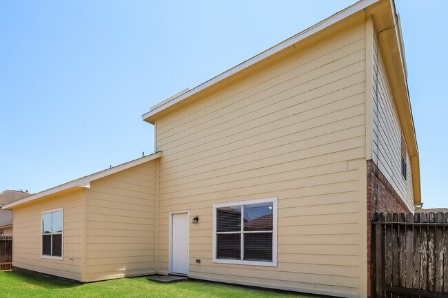 Building Photo - 8610 Sunny Gallop Dr