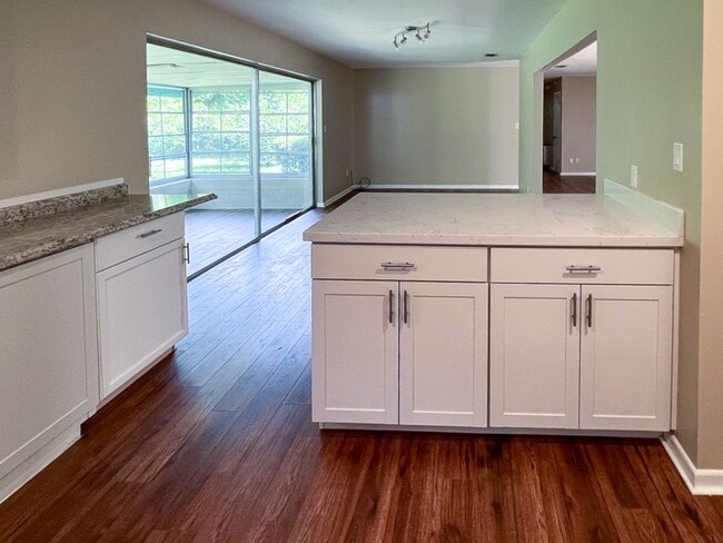 Building Photo - Pet Friendly 3BR/2BA NW Gainesville Home - Available mid-July!