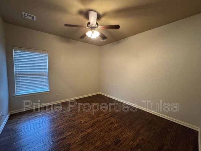 Building Photo - 2016 E 135th St S