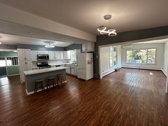 Building Photo - Dexter House for Rent - Walking Distance t...