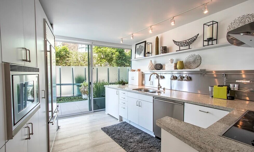 Building Photo - 535 Ocean Ave