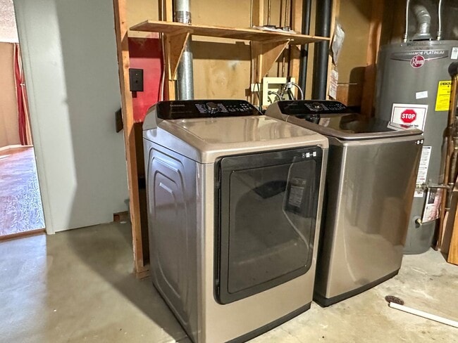 Building Photo - Beautiful TownHome Near Chatfield Reservoir