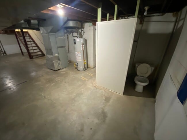 Building Photo - Charming Woods Park Home | 2 Bed | Fenced Yard | Garage | $1800/mo