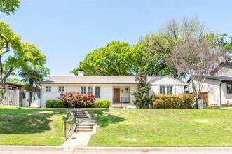 Building Photo - 6911 Blackwood Dr