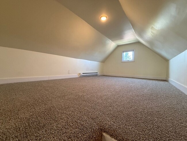 Building Photo - Updated 3BR house with fenced yard!