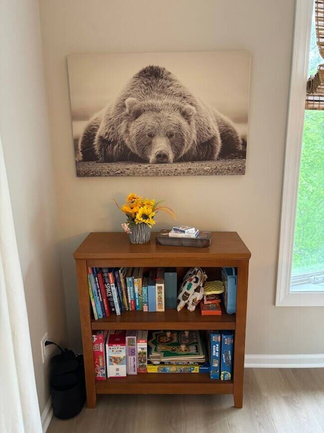 Building Photo - 2 Bedroom, 2 Full Bathroom Condo in a Gated Keowee Key Community