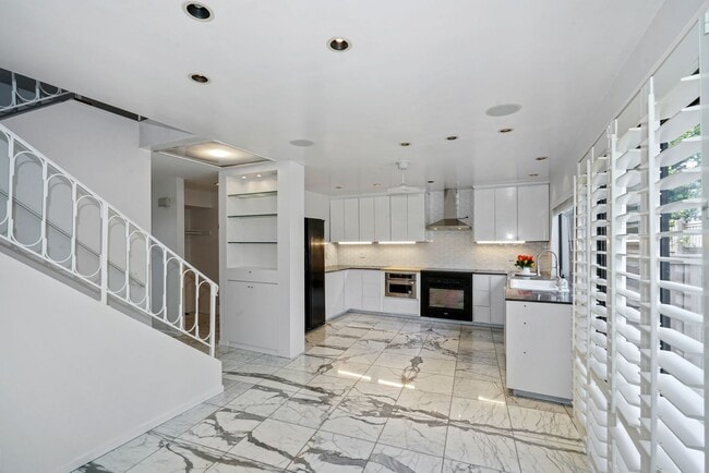 Building Photo - 8009 Caminito Gianna
