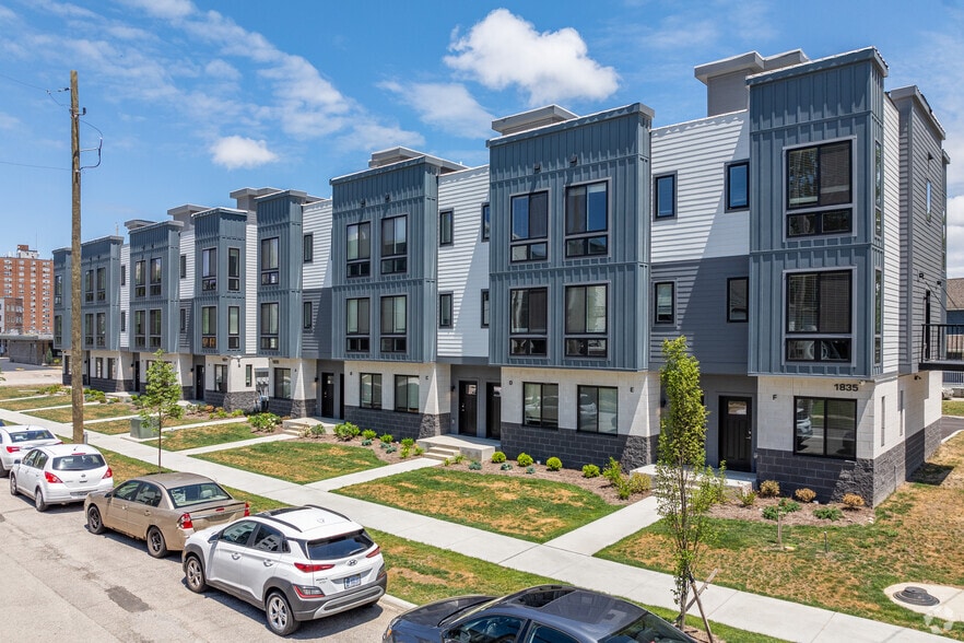 Townhouses - Park Lamont Apartments & Townhomes