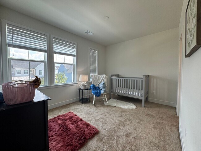 Building Photo - Stylish And Spacious 4 Bed 3.5 Bath Home I...