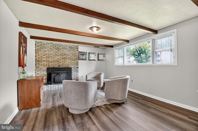 Building Photo - 6801 Trowbridge Pl