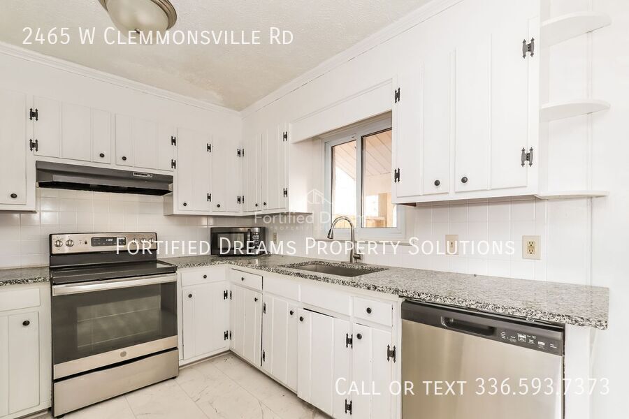 Building Photo - 2465 W Clemmonsville Rd