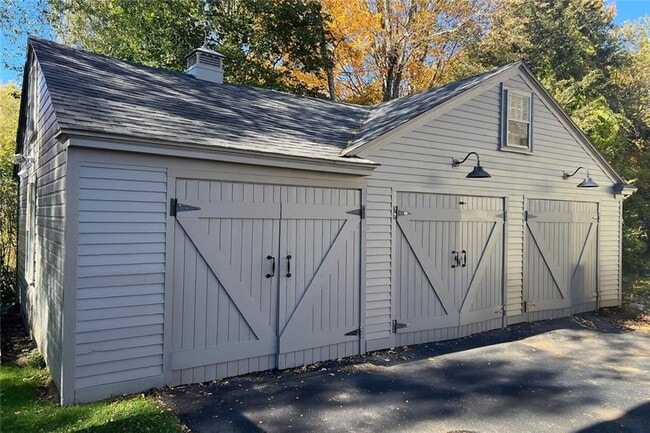 Building Photo - 4 Limerock Rd