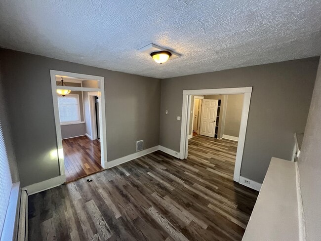 Building Photo - 401 Carothers Ave