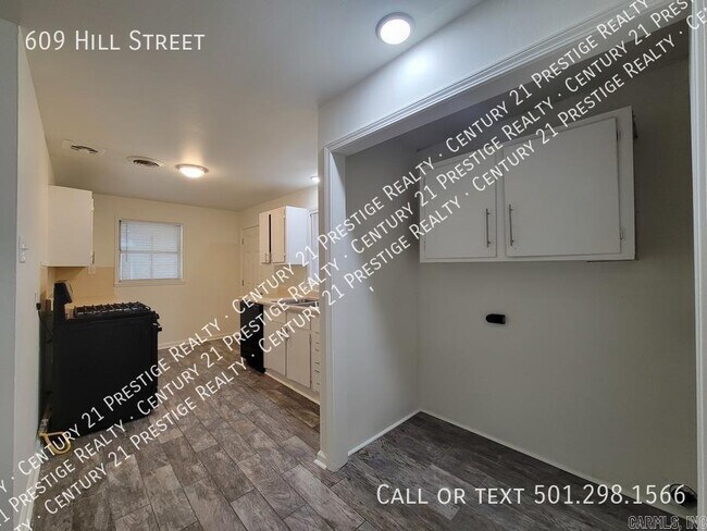 Building Photo - 609 Hill St