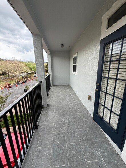 Building Photo - 1525 Cloverbay Ln