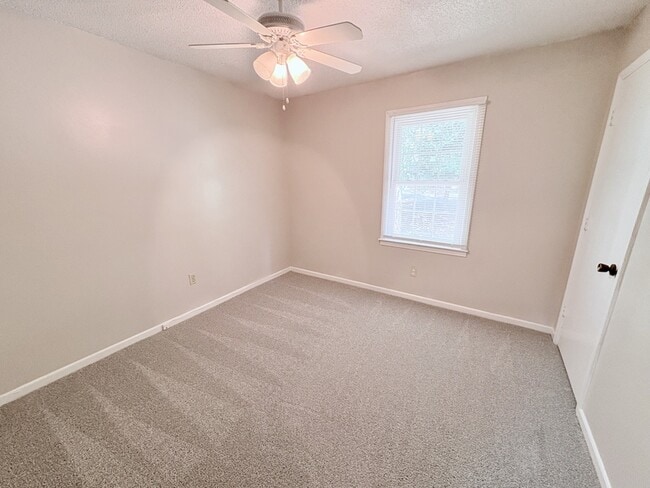 Building Photo - 114 Lynwood Ct