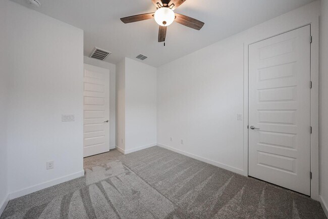 Building Photo - 7814 W Hide Trl