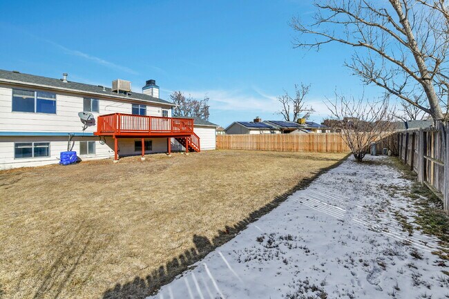 Building Photo - $2,540.95 with $300 off the first month's Rent- 4 Bedroom, 1.5 Bath, Single Family Home in Aurora...