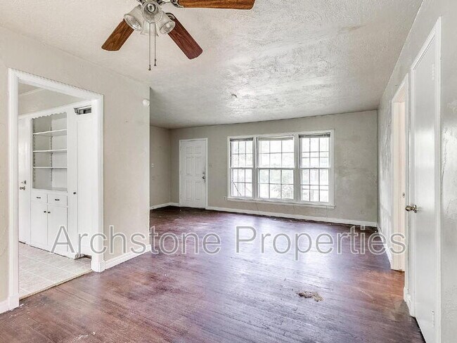 Building Photo - 1614 SW 41st St