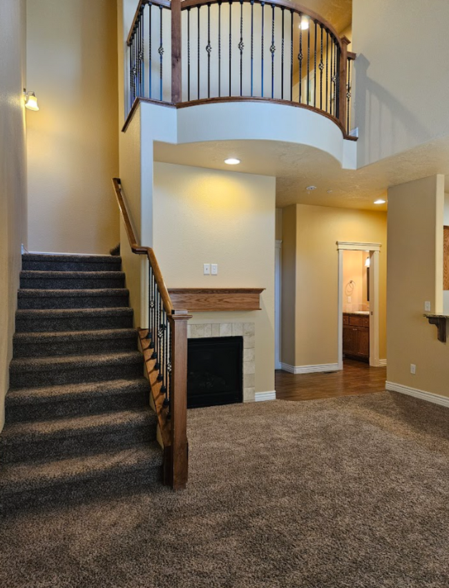 Building Photo - Centrally located 3bed/2.5bath townhome w/...