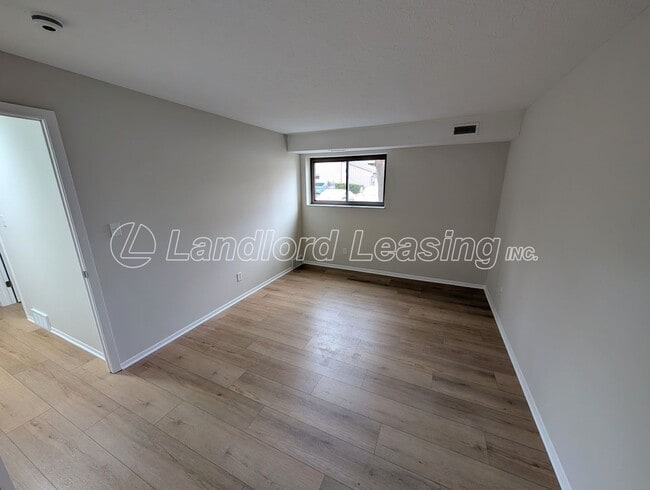 Building Photo - $995 Security Deposit Special! Steps from Crocker Park – Pool & Clubhouse