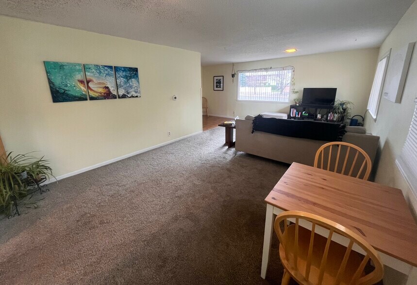 Building Photo - 1520 White Ave