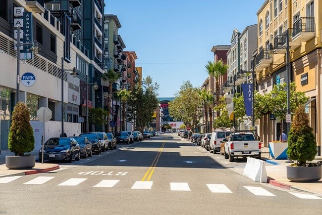 Building Photo - 1058 18th St