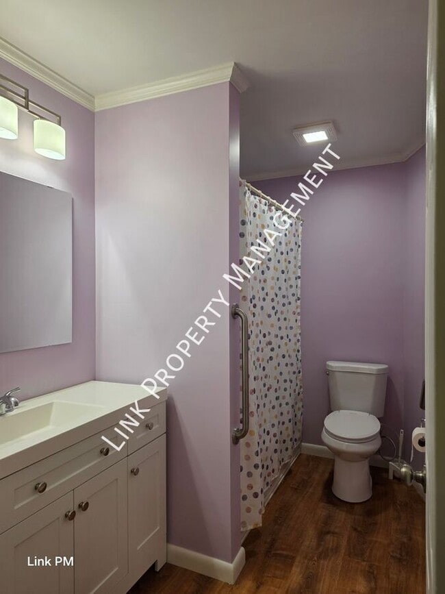 Building Photo - 3731 Knollwood Dr