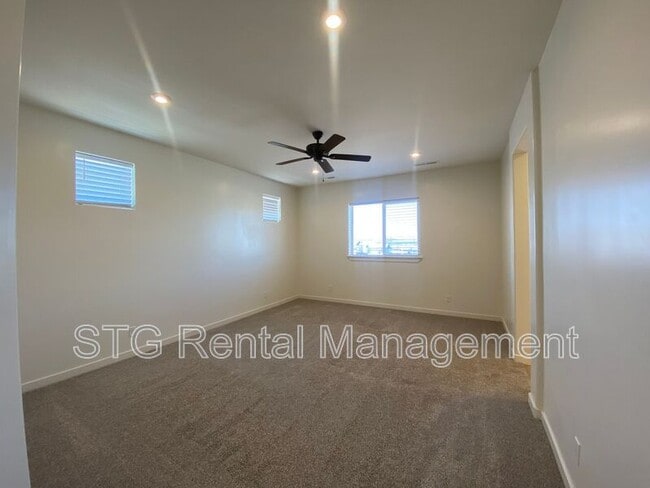 Building Photo - 767 W Scarlet Hill Dr