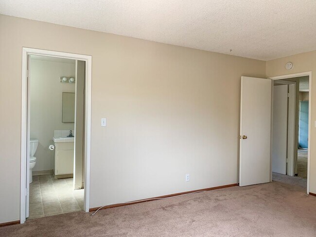 Building Photo - Campbell Apt just off San Tomas