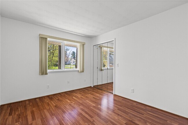 Building Photo - 130 Brooklawn Dr