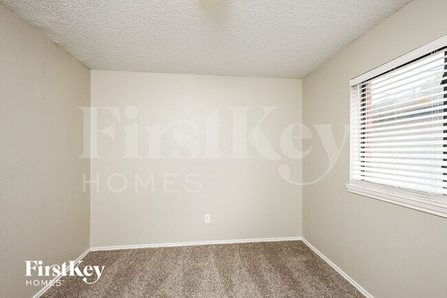 Building Photo - 709 White Oak St