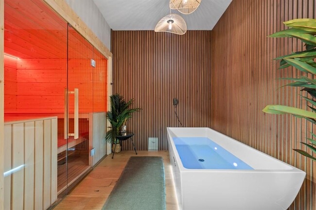 Building Photo - 2505 Thornton Rd