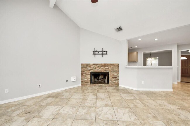 Building Photo - 2706 Plantation Dr