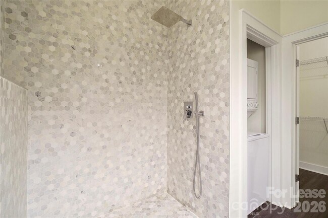 Building Photo - 716 N Davidson St