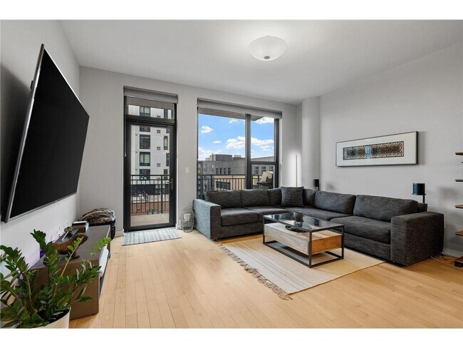 Building Photo - 740 Portland Ave