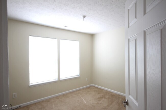 Building Photo - 1554 Stanford Dr