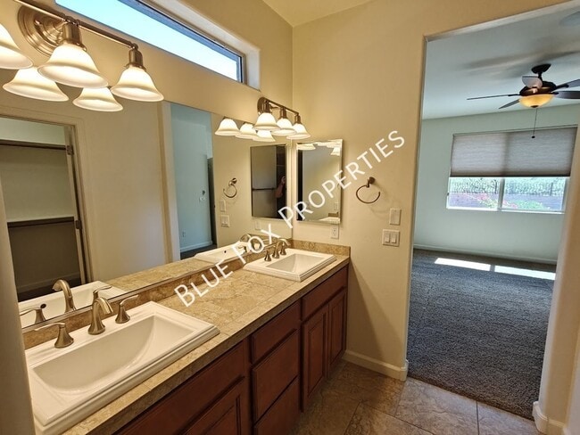 Building Photo - 12812 N Camino Vieja Rancheria