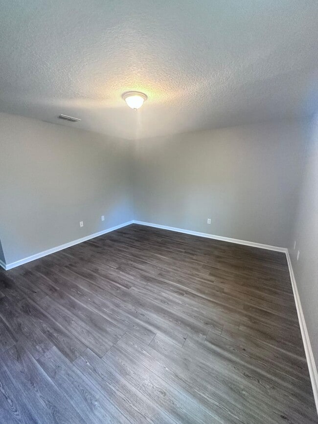 Building Photo - *** TWO WEEKS FREE ***  Gorgeous 4-Bedroom Home with Granite Counters & 2-Car Garage
