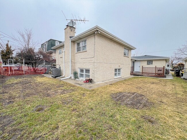 Building Photo - 4716 Thatcher Ave