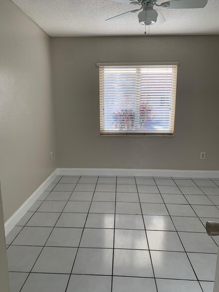 Building Photo - 4565 SW 143rd Ave