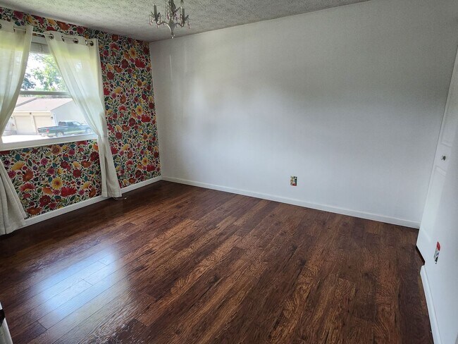 Building Photo - Charming 3-Bedroom Home in a Quiet Cul-de-Sac