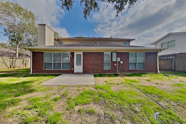 Building Photo - 802 Sierra Lake Dr