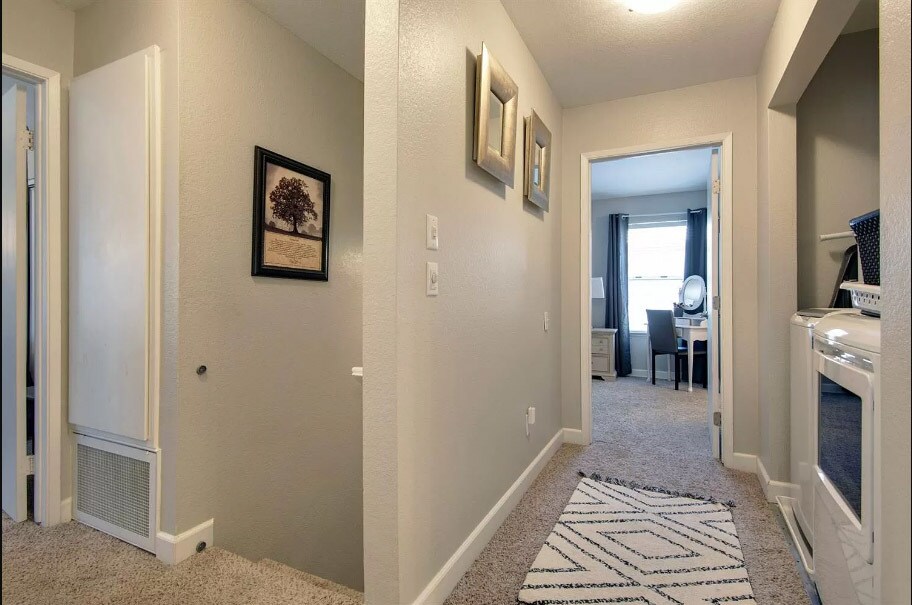 Building Photo - 35 Patricia Way